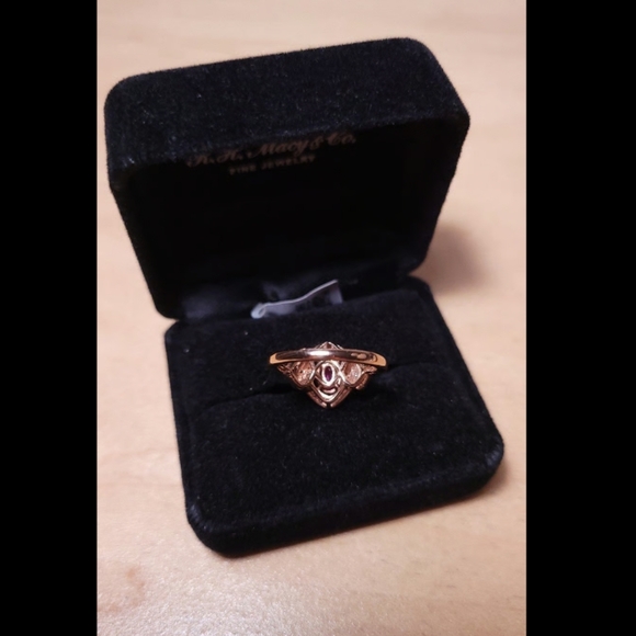 14k ruby Ring - Picture 7 of 9